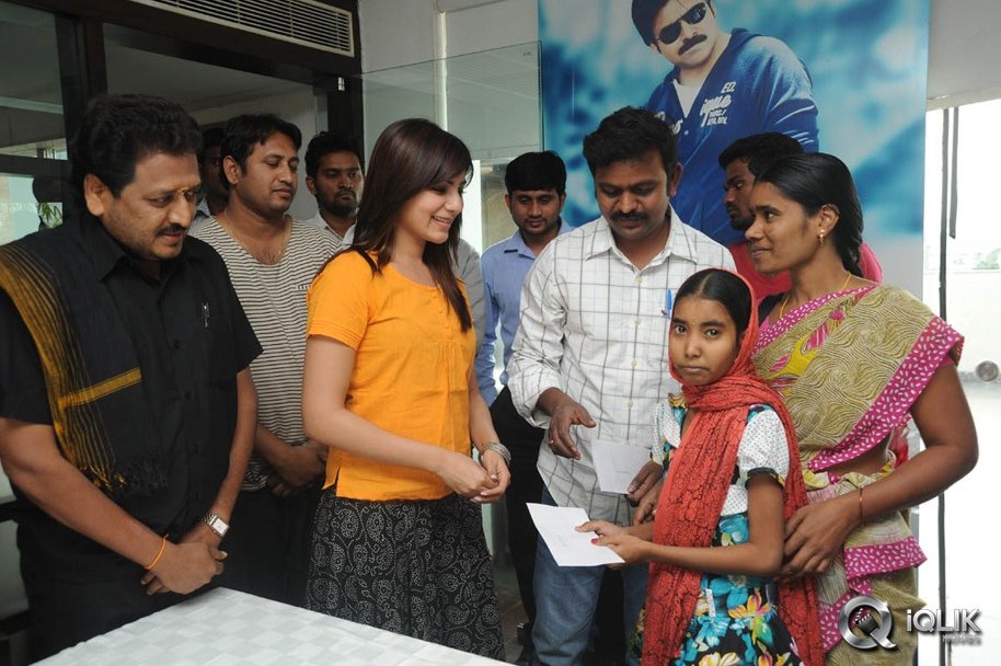 Samantha-at-Attarintiki-Daredi-50-days-Charity-Pressmeet